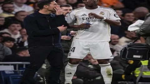 希拉利荣登摩洛哥国家队，家人感动落泪